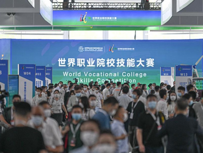 ÉSTIAM remporte la médaille d’argent au premier concours mondial de compétences des écoles professionnelles en Chine